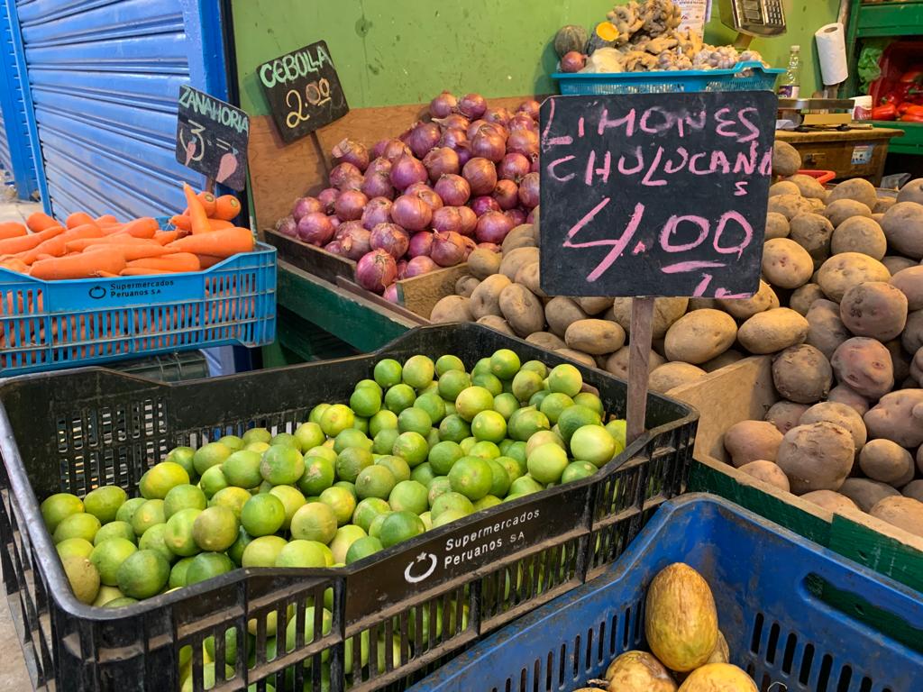 Limones en un mercado de Lima Perú