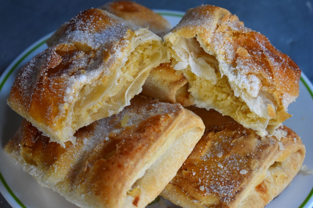 Pasteles de coco y piña