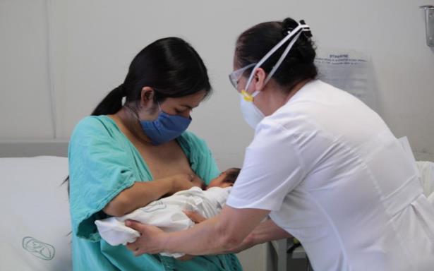 Enfermeras IMSS apoyan a la lactancia.