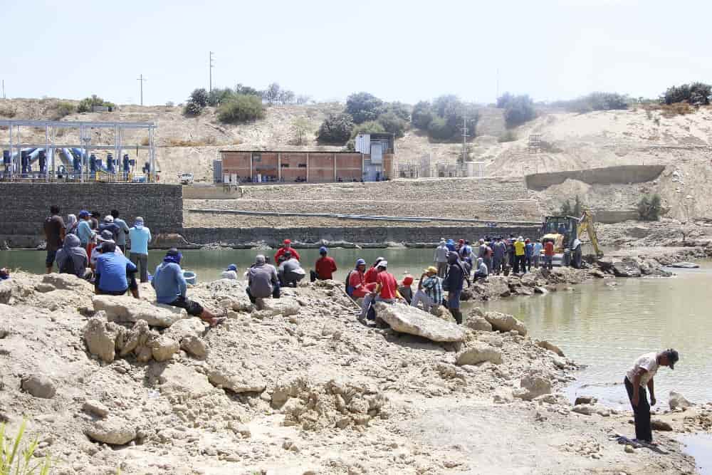 Comuneros de Miramar–Vichayal intentan retirar el dique de Agroaurora